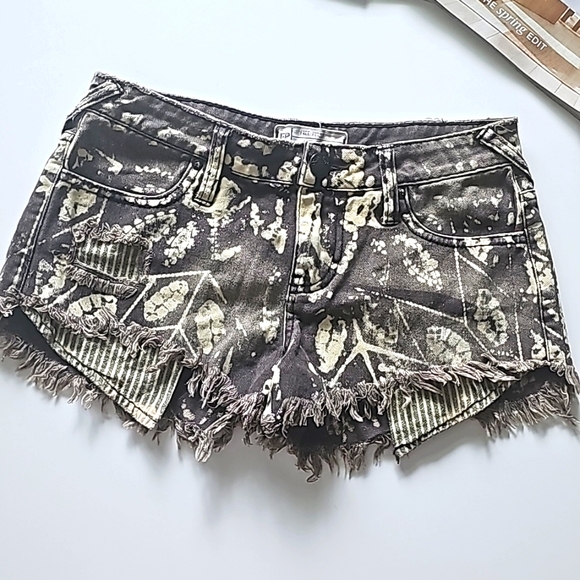 EUC Free People Geometric Distressed Shorts Festival - Picture 4 of 8